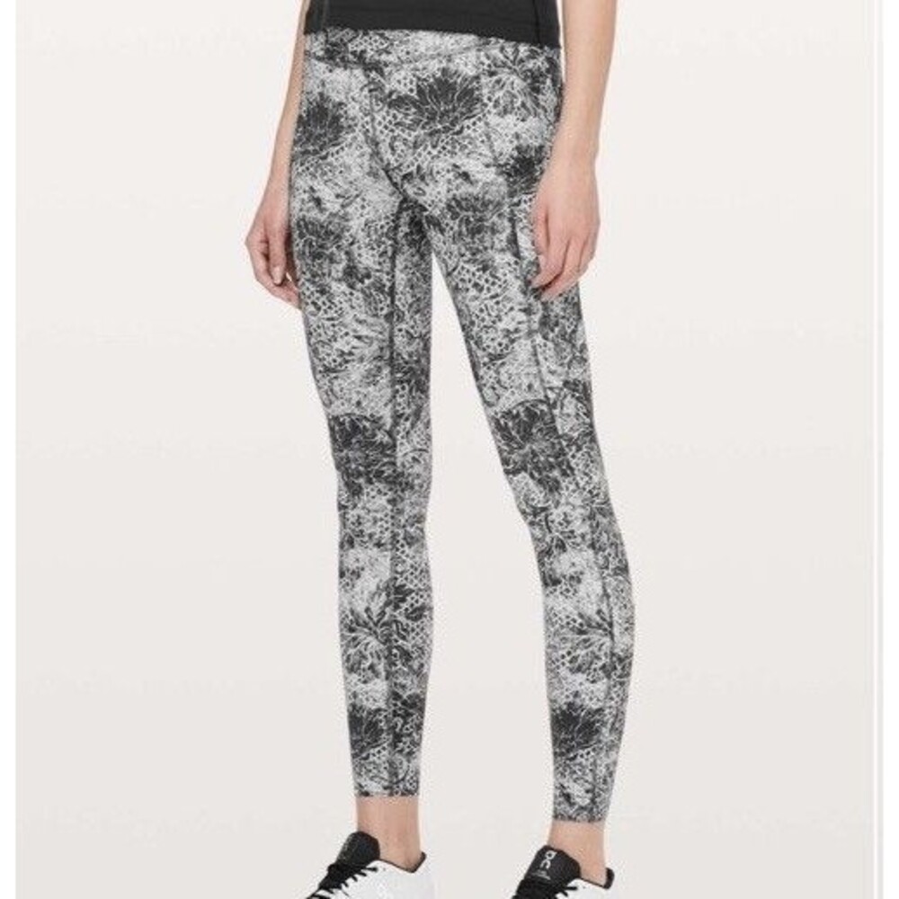 Lululemon Size 4 Fast and Free Tight 25" Gray Floral